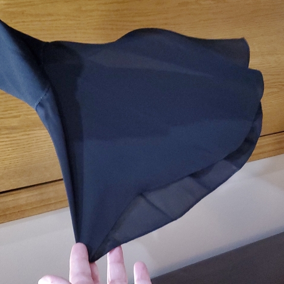 Elie tahari black flutter sleeve with raw hem neckline and a touch of bling - Picture 3 of 7